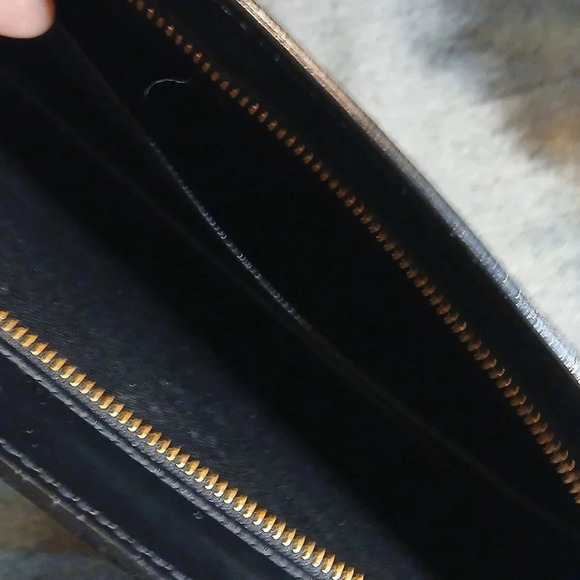 Louis Vuitton Black Epi Clutch Bag - Picture 14 of 16